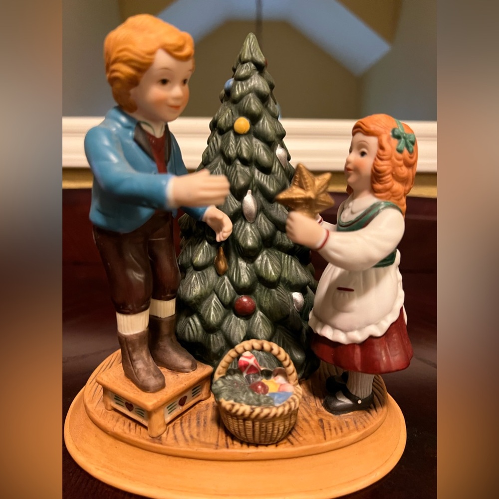 Avon porcelain holiday scene Christmas Memories w/boy and girl decorating tree